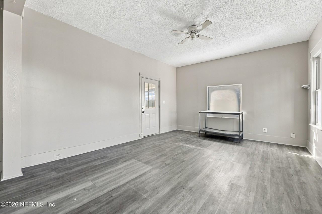 433 W 16th St - Photo 3 of 12