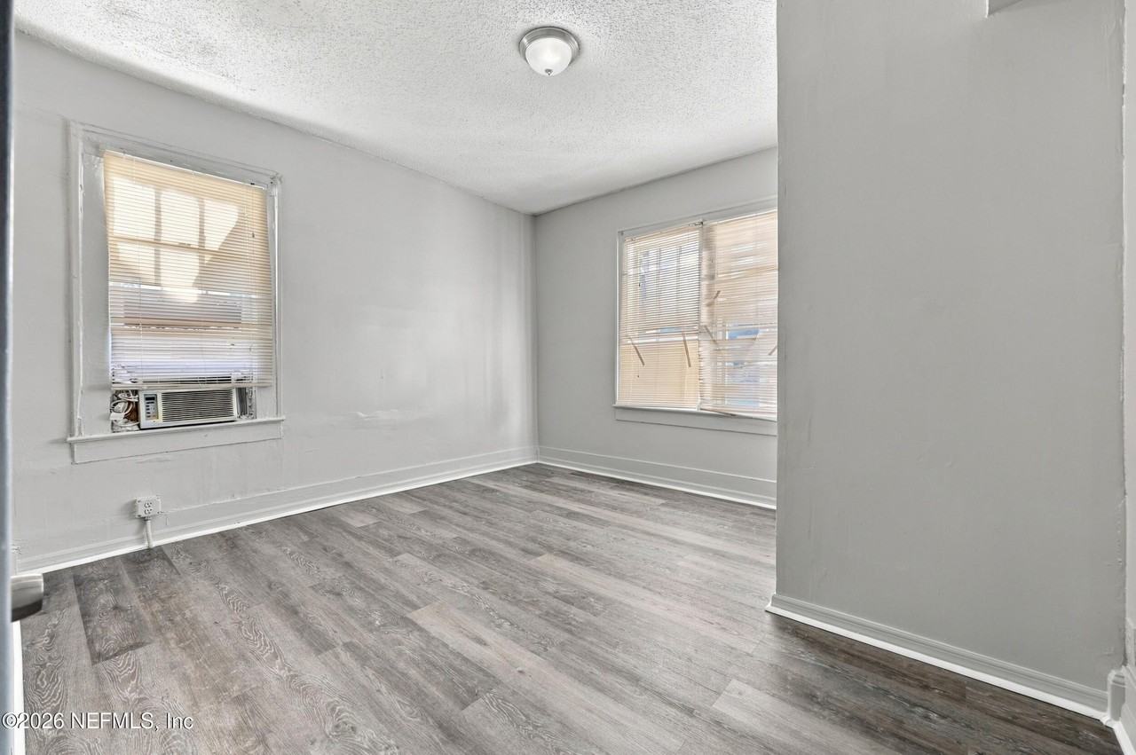 433 W 16th St - Photo 7 of 12