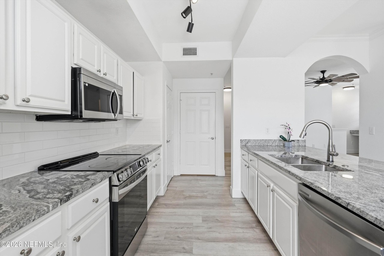10075A Gate Pkwy N #701 - Photo 3 of 35