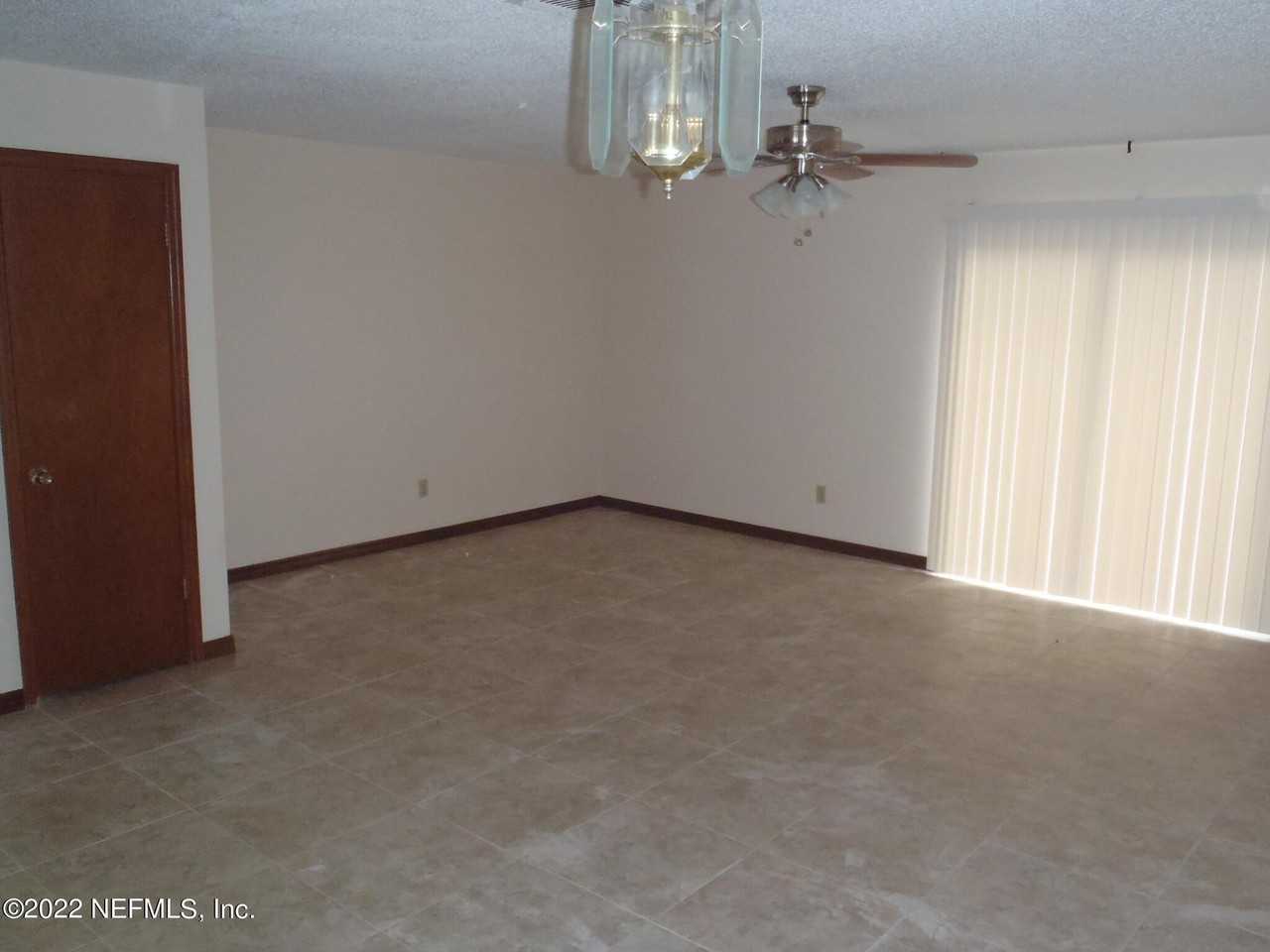 5671 Bennington Dr - Photo 3 of 11