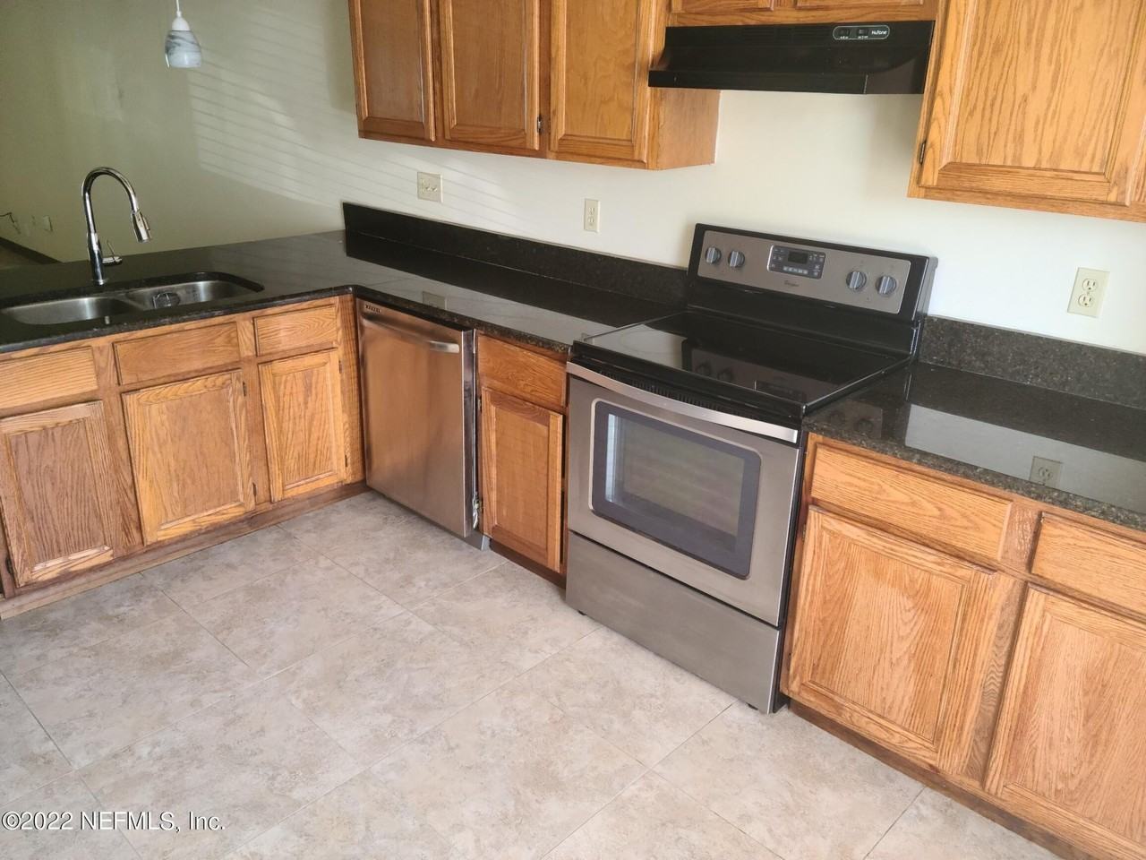 5671 Bennington Dr - Photo 4 of 11
