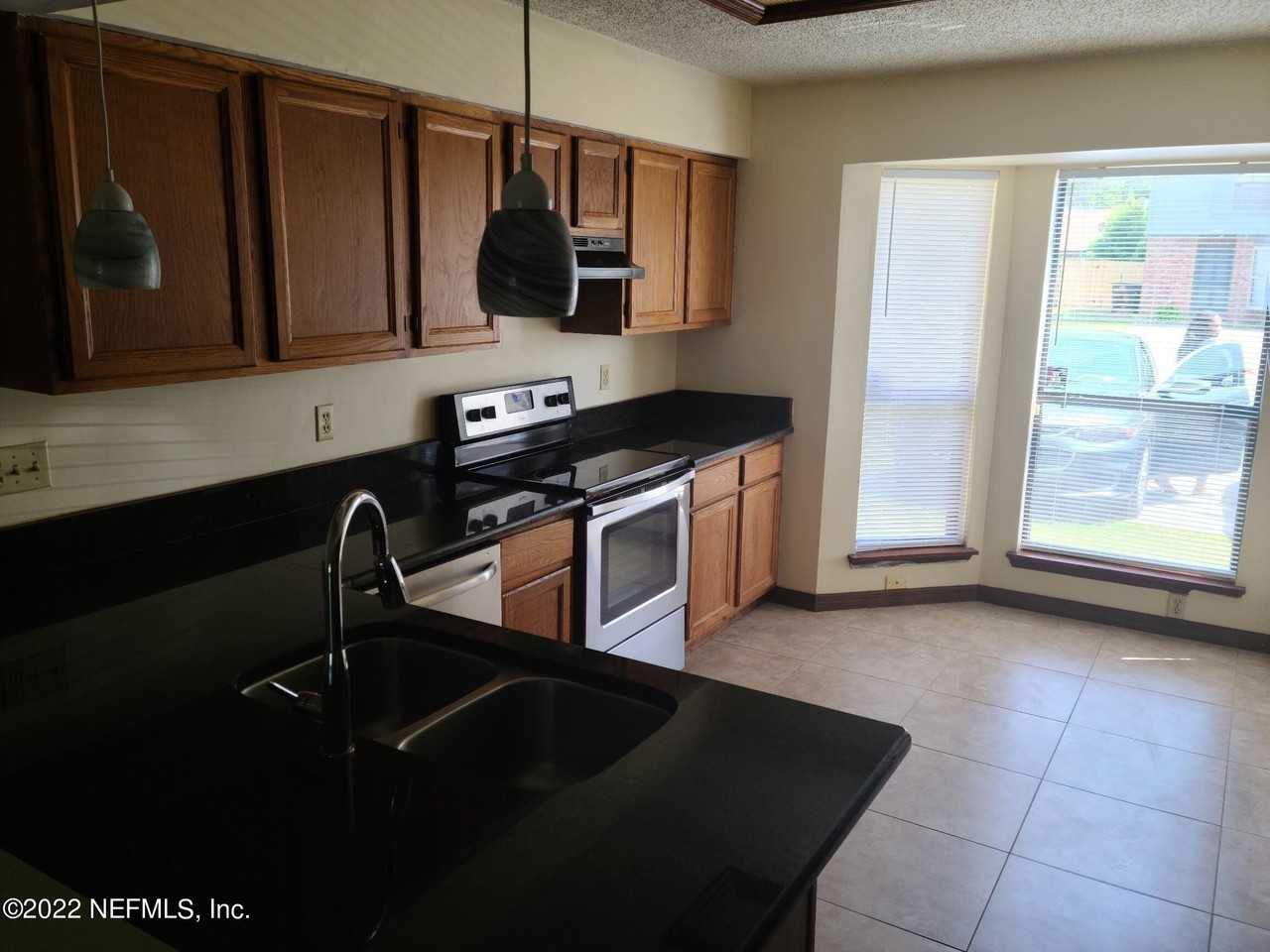 5671 Bennington Dr - Photo 5 of 11
