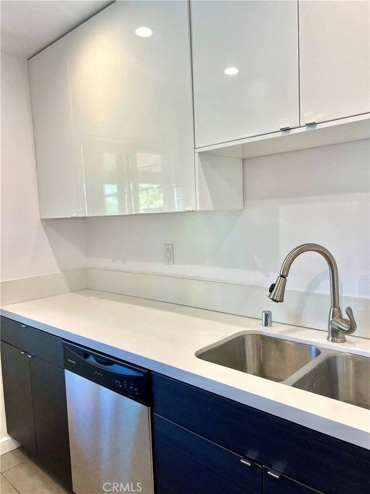 1422 N Fairfax Ave - Photo 4 of 31
