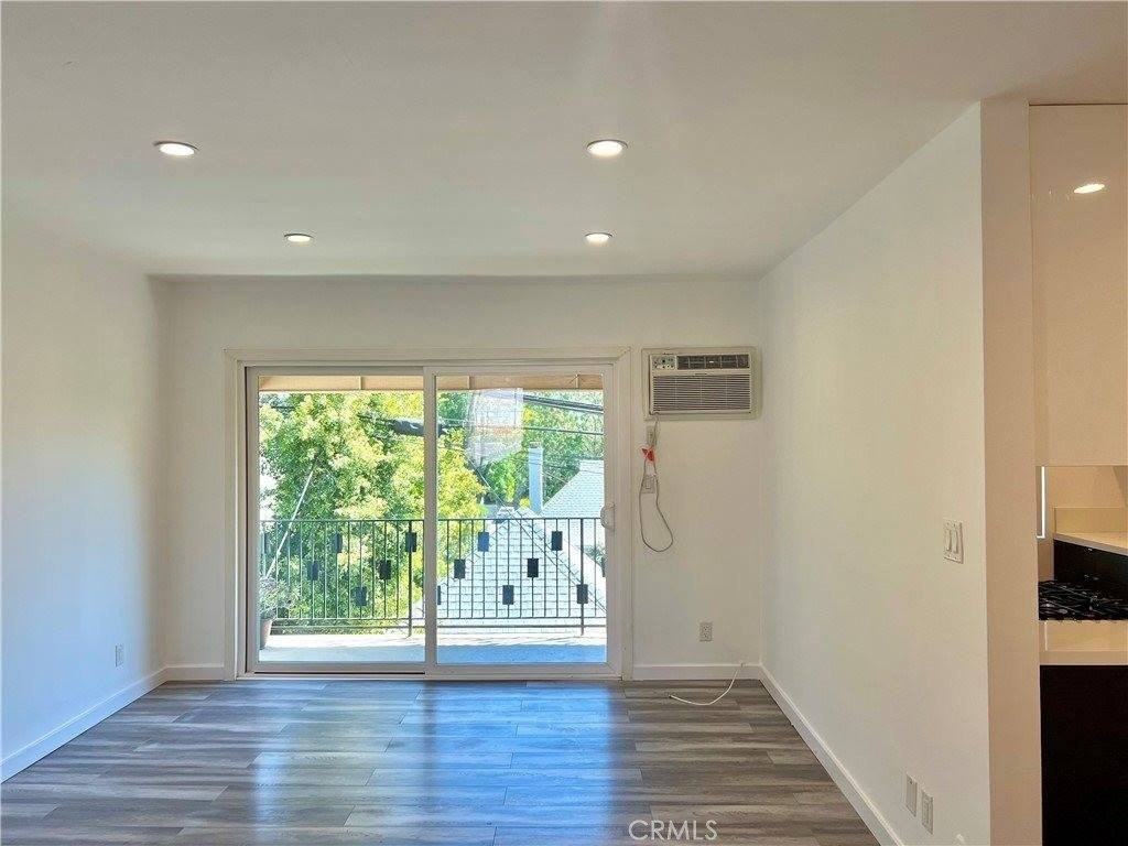 1422 N Fairfax Ave - Photo 7 of 31