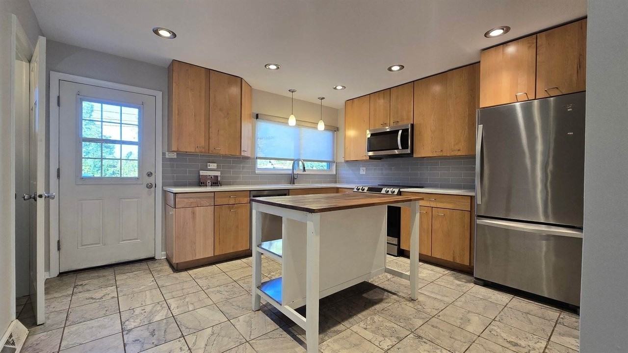 3405 Park Pl - Photo 3 of 14