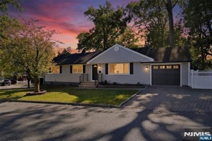 featured image of 2 Homestead Pl