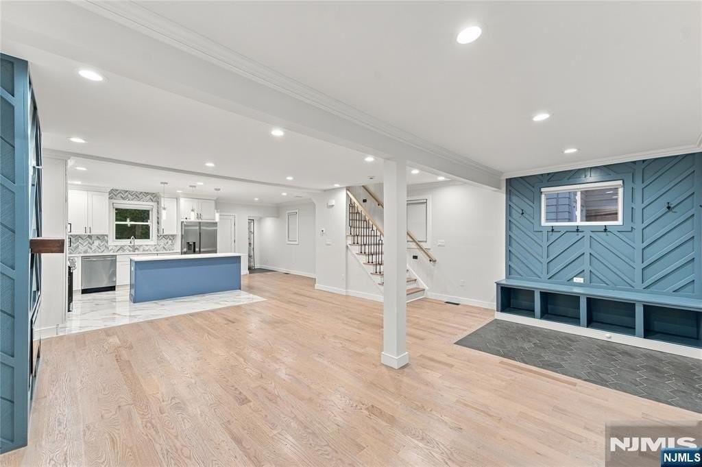 384 Pleasant Ave - Photo 6 of 25