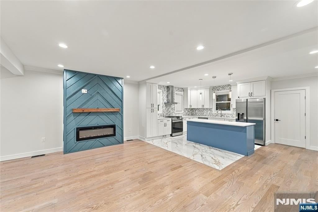 384 Pleasant Ave - Photo 7 of 25