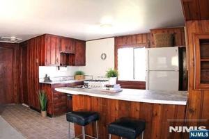 featured image of 994 E 28th St ## 996
