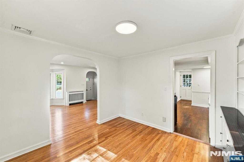 16 Hillcrest Rd - Photo 7 of 23