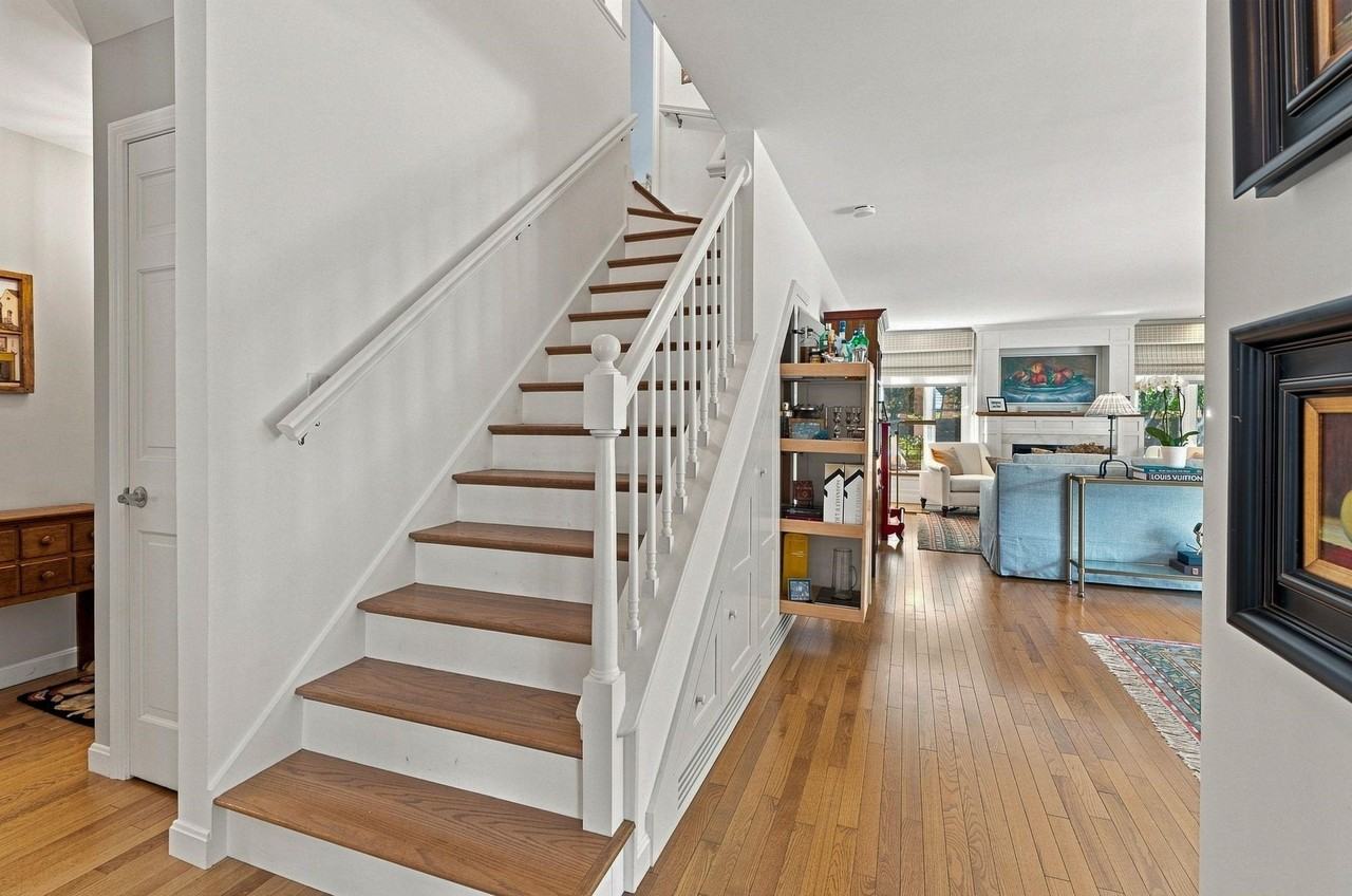 203 Straw Hill Rd - Photo 3 of 12