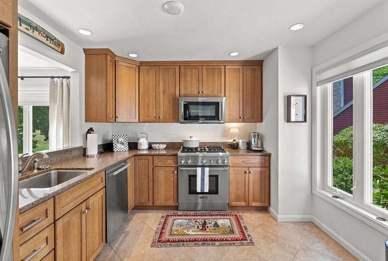 203 Straw Hill Rd - Photo 4 of 12