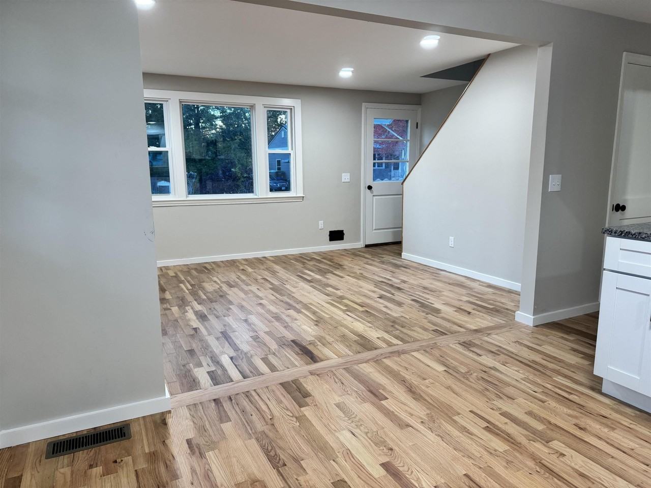 361 Elgin Ave - Photo 4 of 18