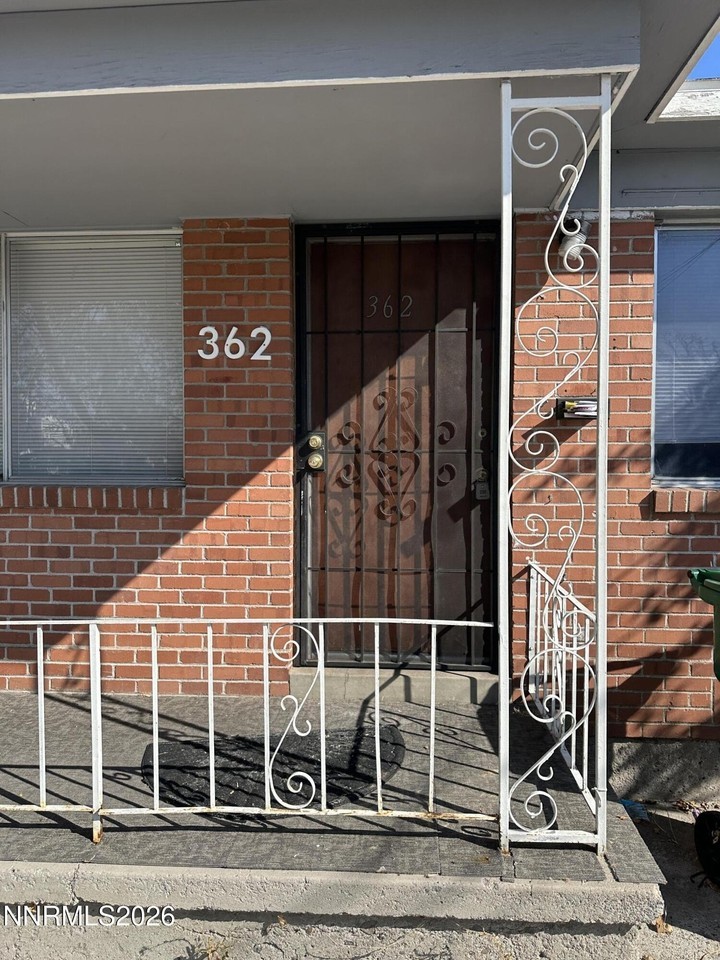 362 Wilson Ave - Photo 3 of 13