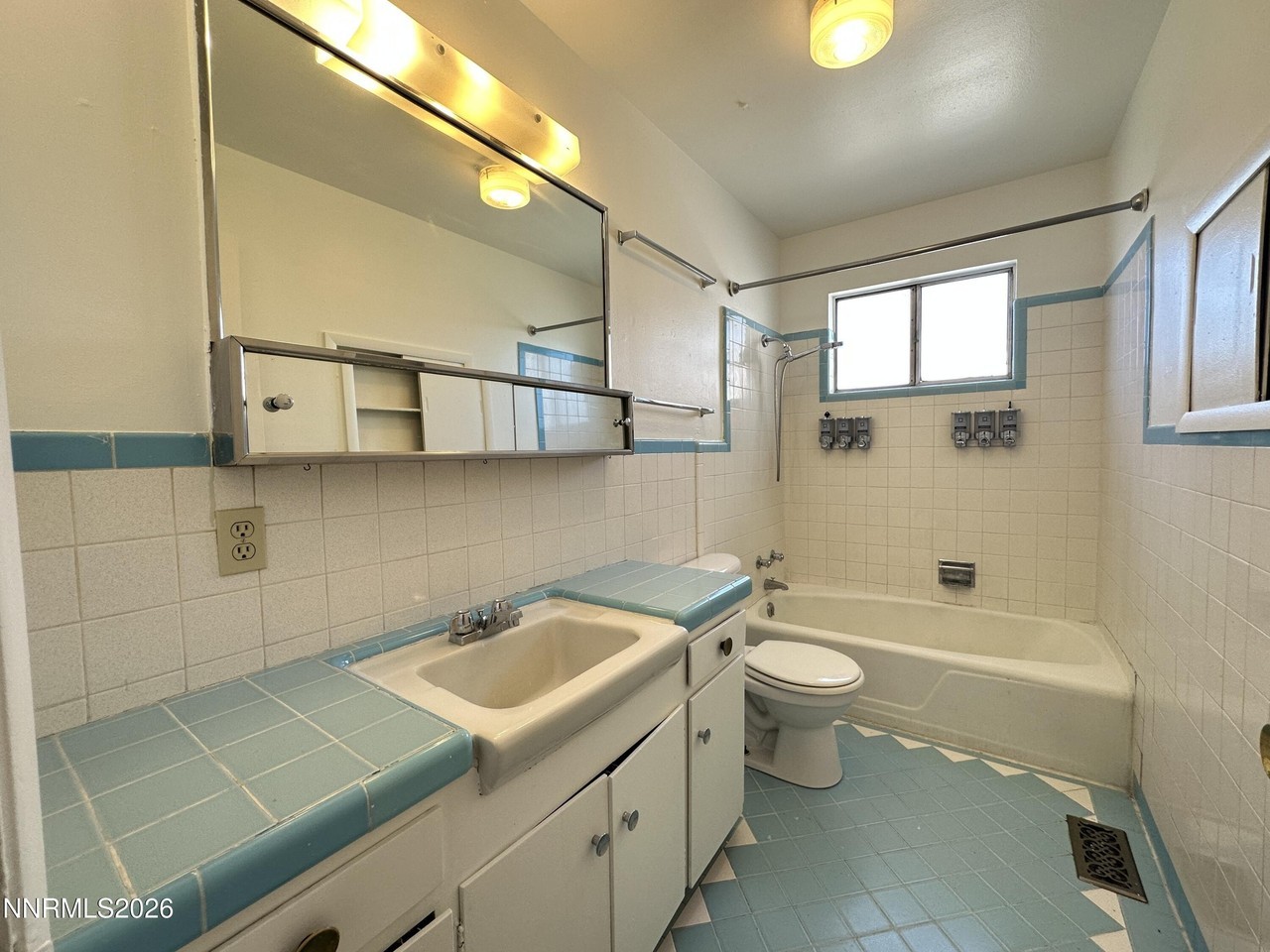 362 Wilson Ave - Photo 7 of 13