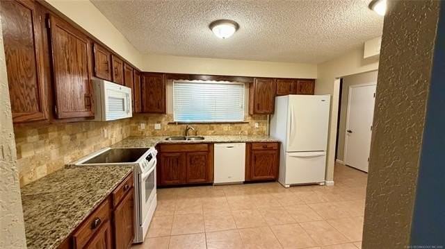 7129 S Canton Ave - Photo 3 of 14