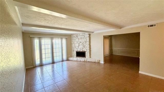 7129 S Canton Ave - Photo 4 of 14