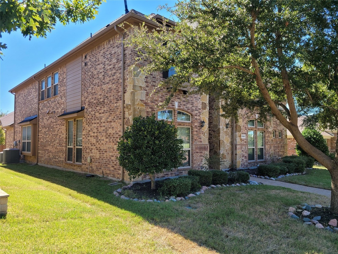 11901 Del Rio Dr - Photo 2 of 34