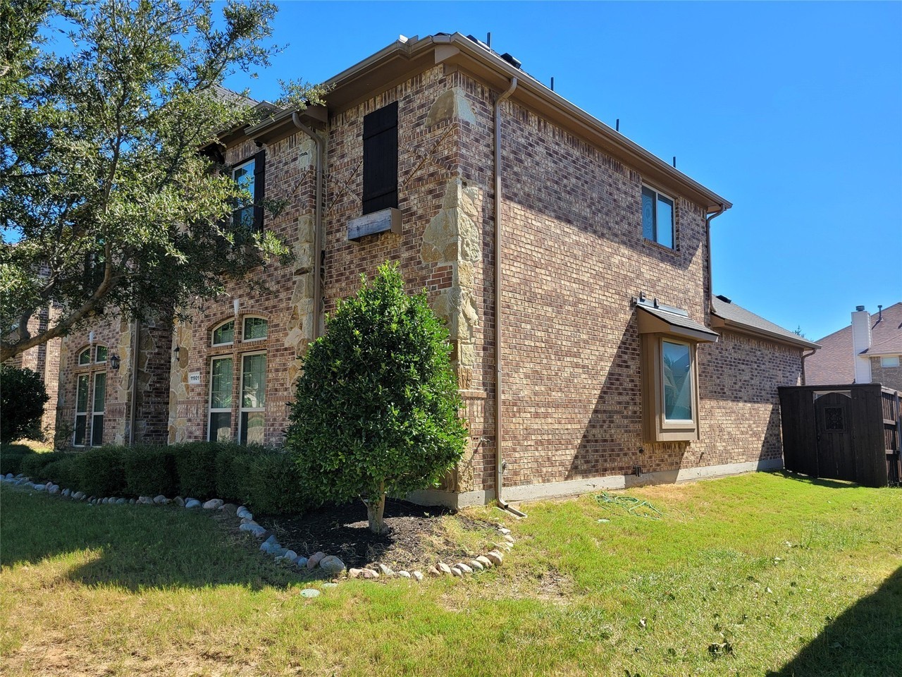 11901 Del Rio Dr - Photo 3 of 34