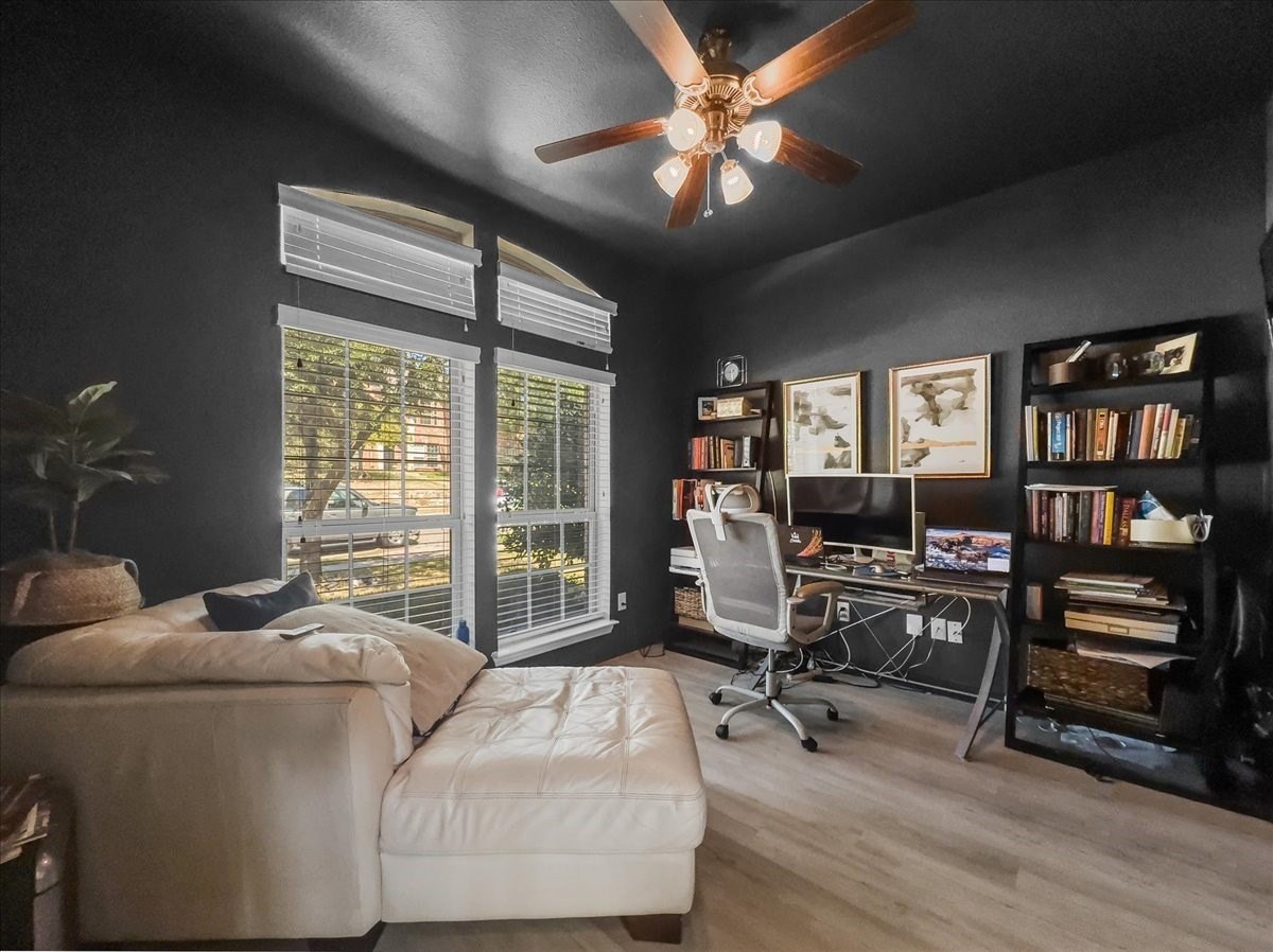 11901 Del Rio Dr - Photo 4 of 34