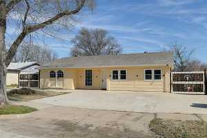featured image of 736 Windsor Dr
