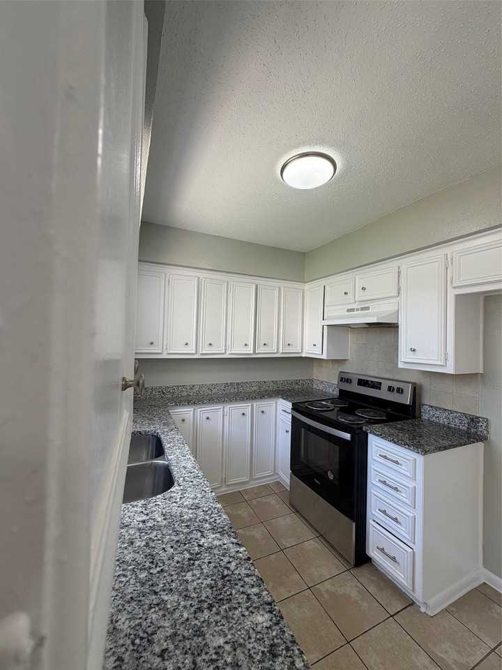 736 Windsor Dr - Photo 6 of 18