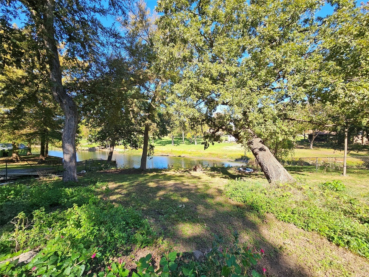 130 Littlefield Dr - Photo 4 of 16