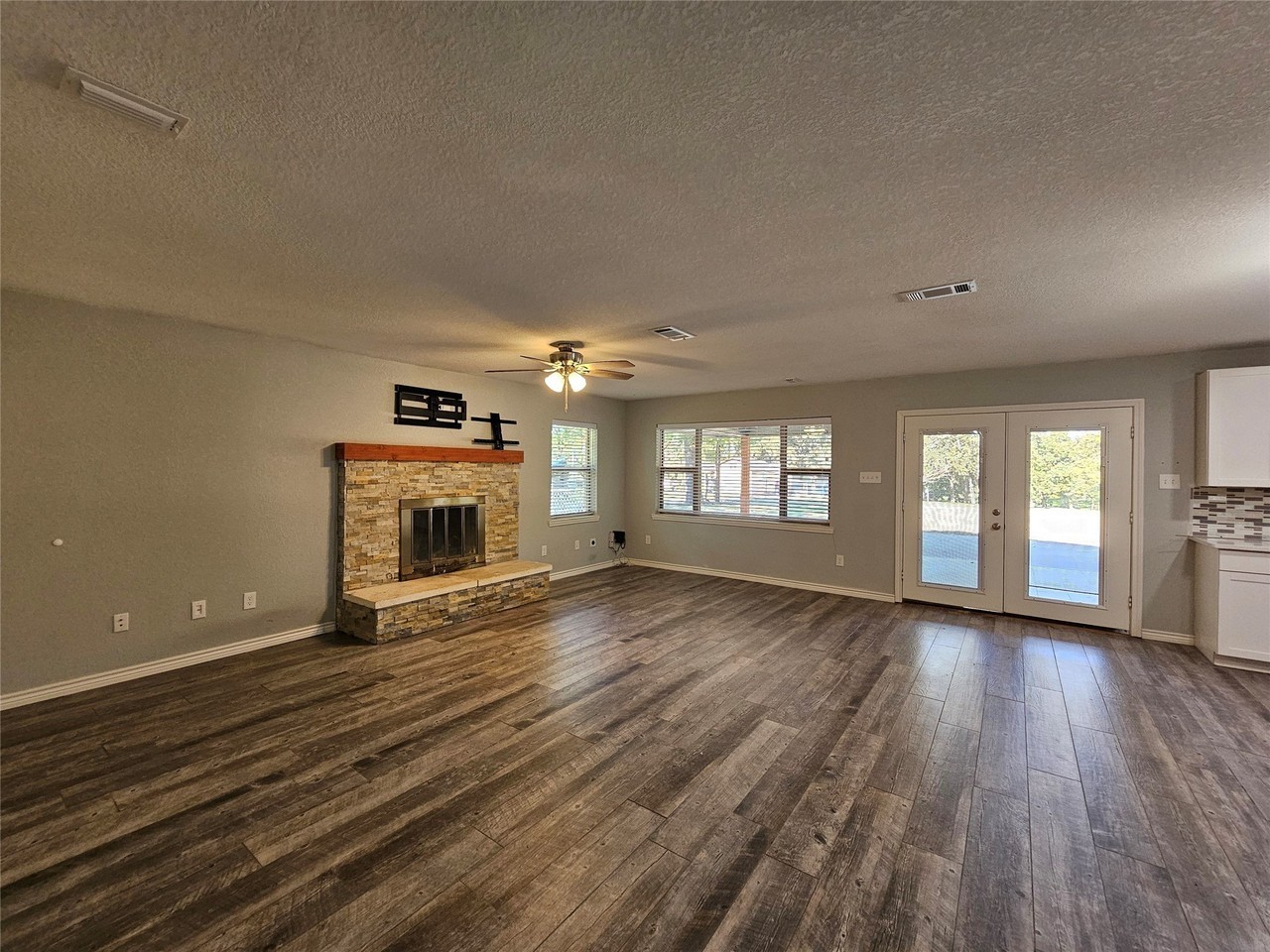 130 Littlefield Dr - Photo 7 of 16