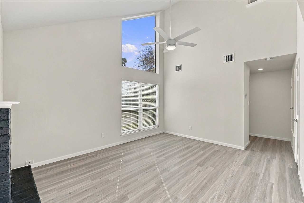 3701 W 6th St - Photo 5 of 26