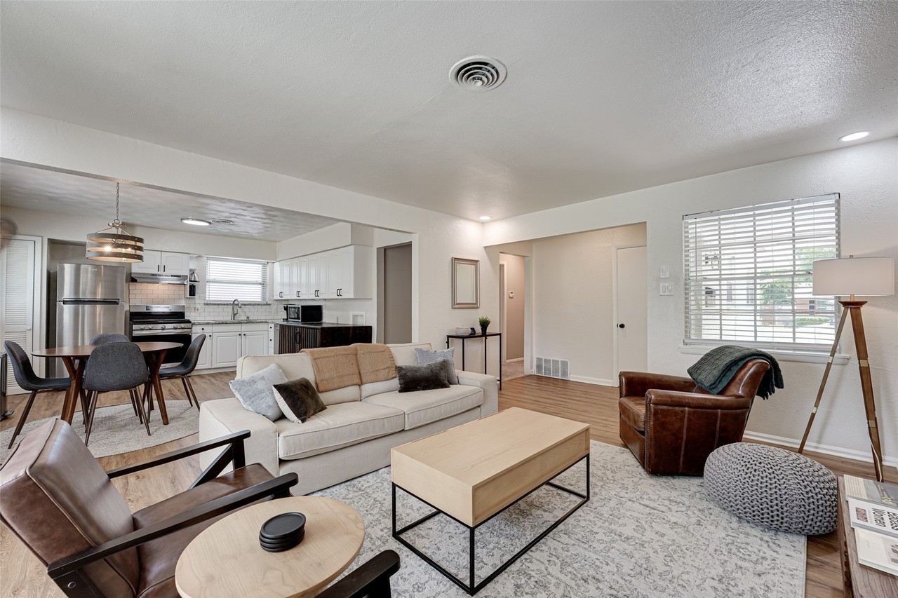 1238 Dumont Dr - Photo 4 of 16