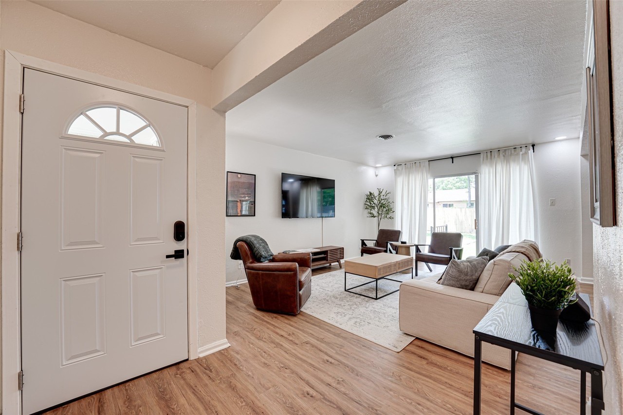 1238 Dumont Dr - Photo 5 of 16
