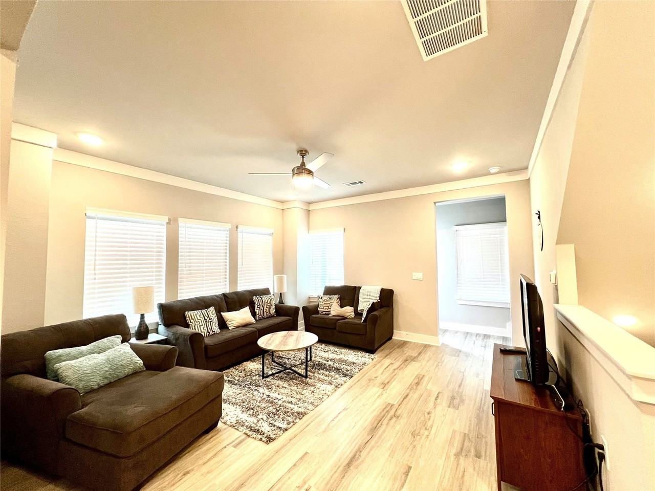3333 Norris St - Photo 6 of 24