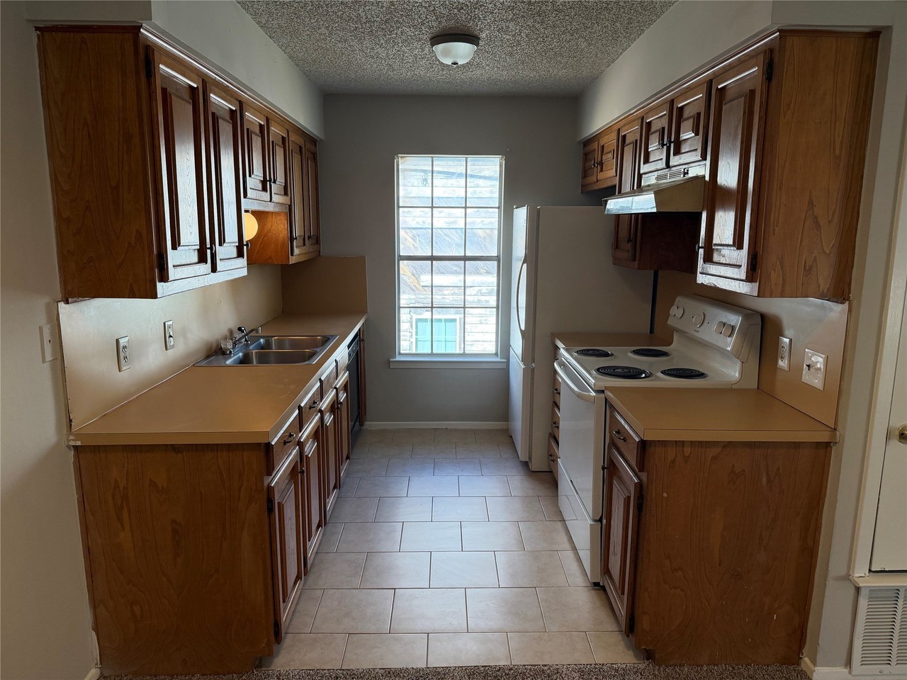 802 N Crockett St #E - Photo 3 of 7