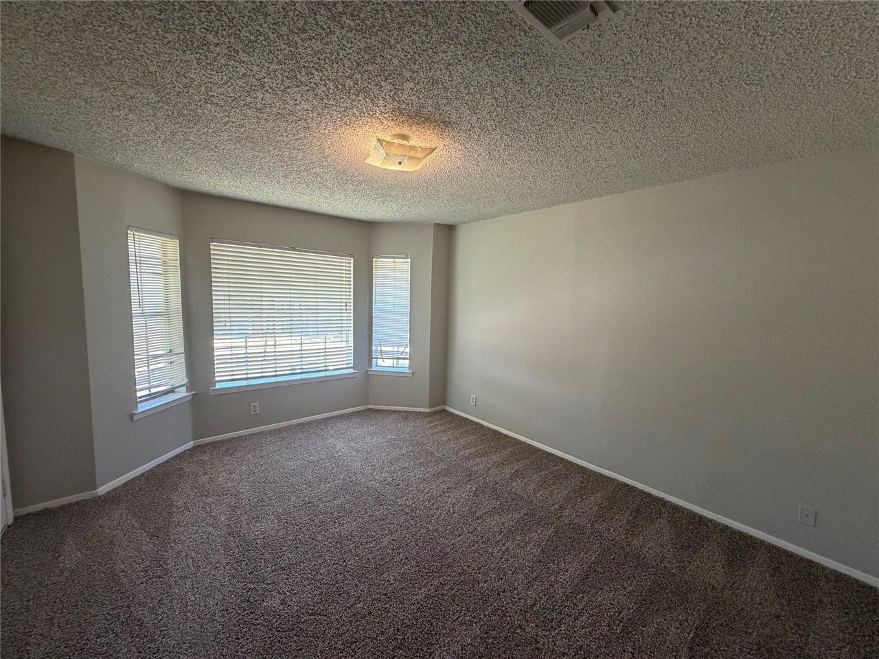 802 N Crockett St #E - Photo 4 of 7