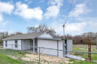15850 Fm 920 - Photo 1 of 1