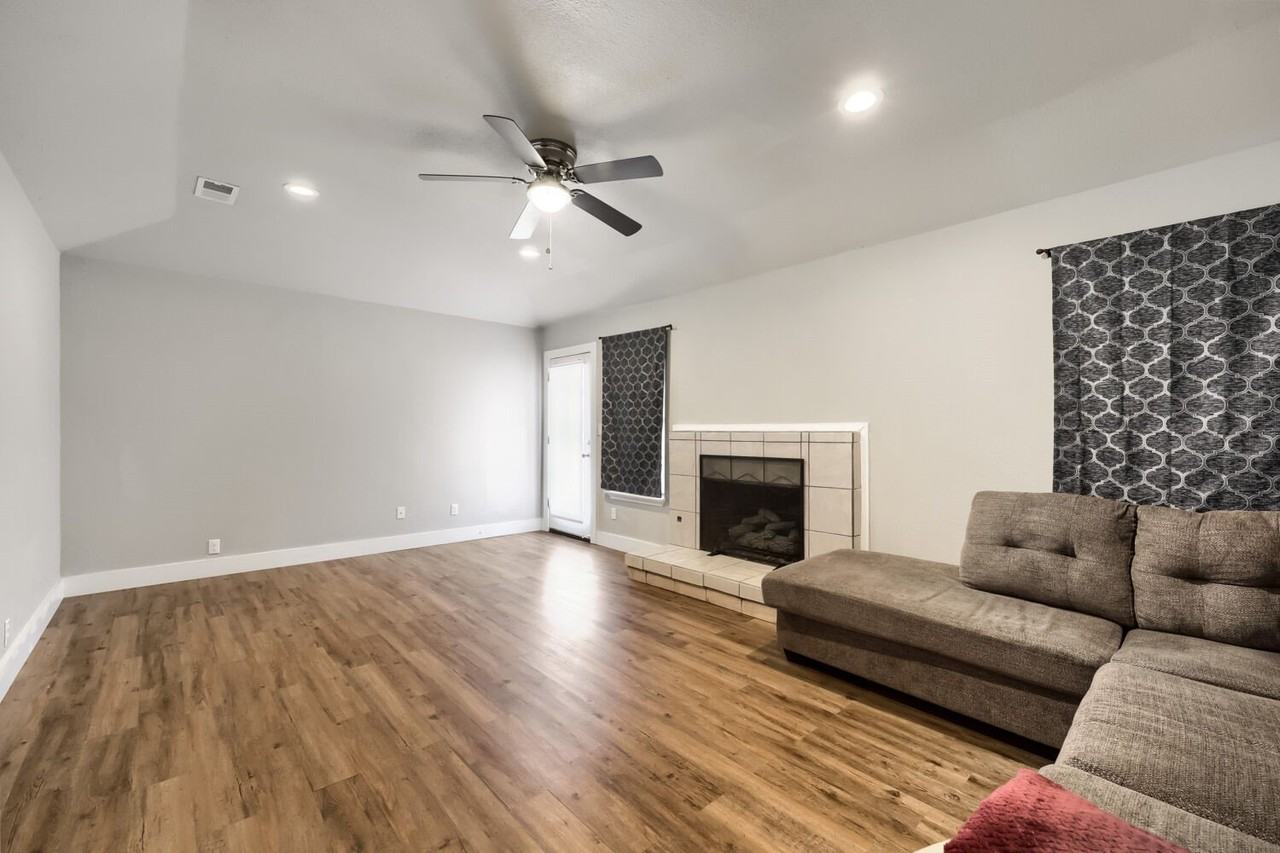 4203 Spring Hill Ln - Photo 2 of 17