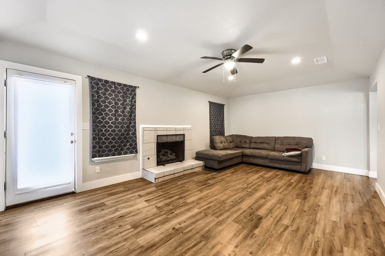 4203 Spring Hill Ln - Photo 3 of 17