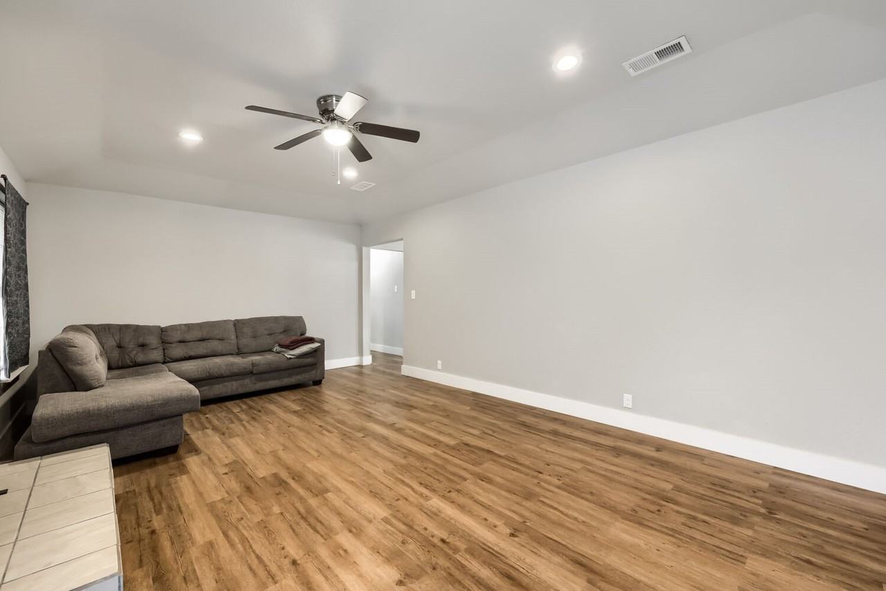 4203 Spring Hill Ln - Photo 4 of 17