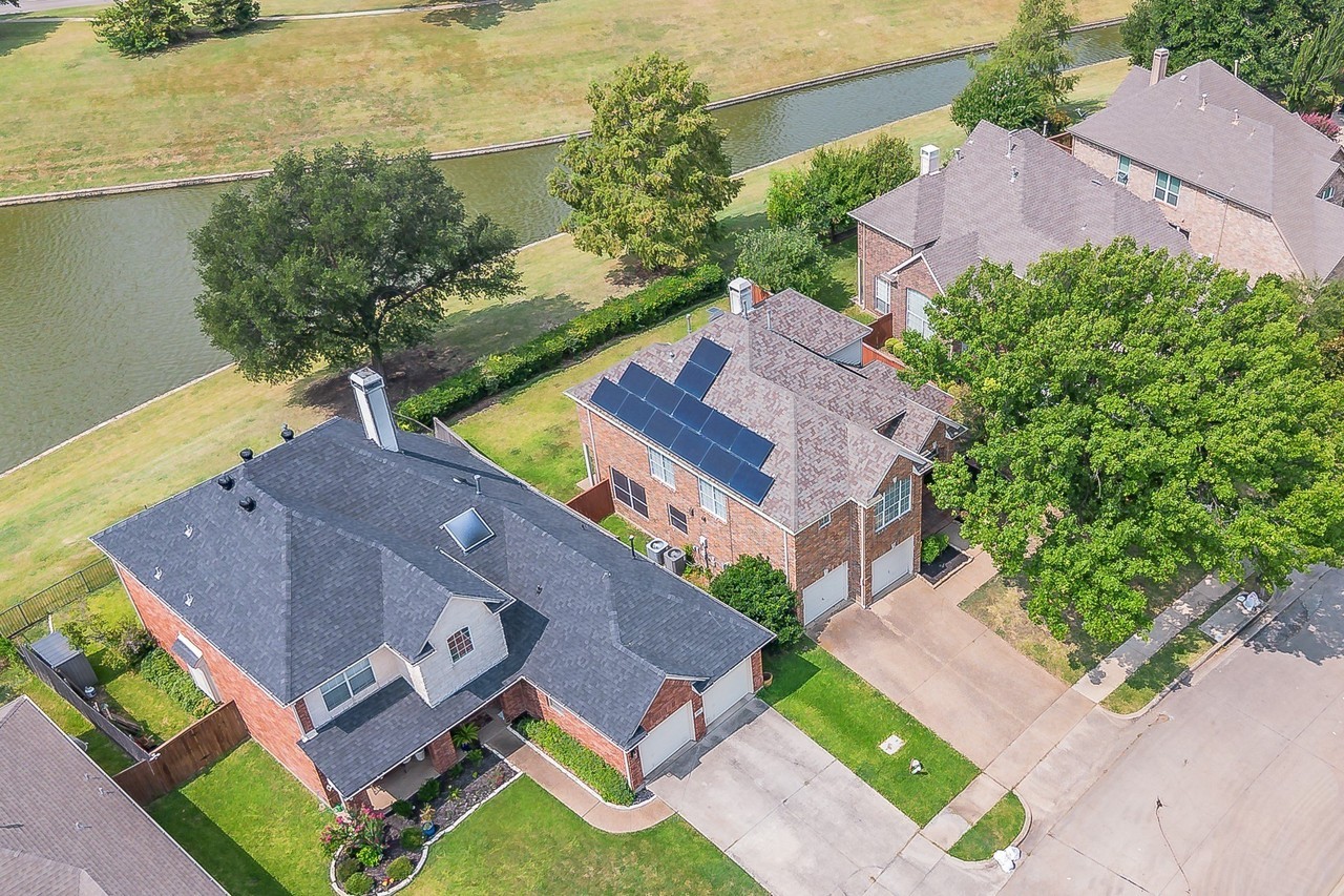 10503 Waters Dr - Photo 2 of 38