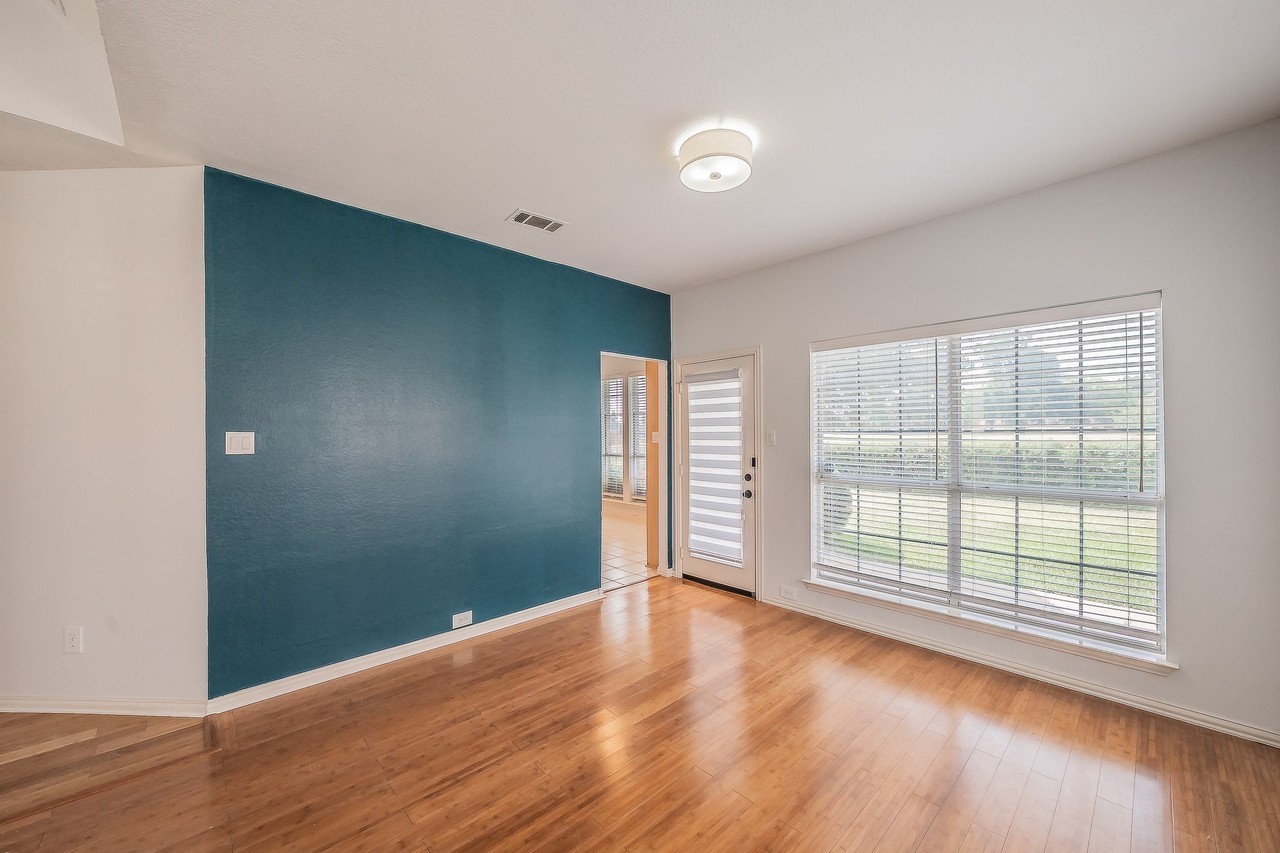 10503 Waters Dr - Photo 6 of 38