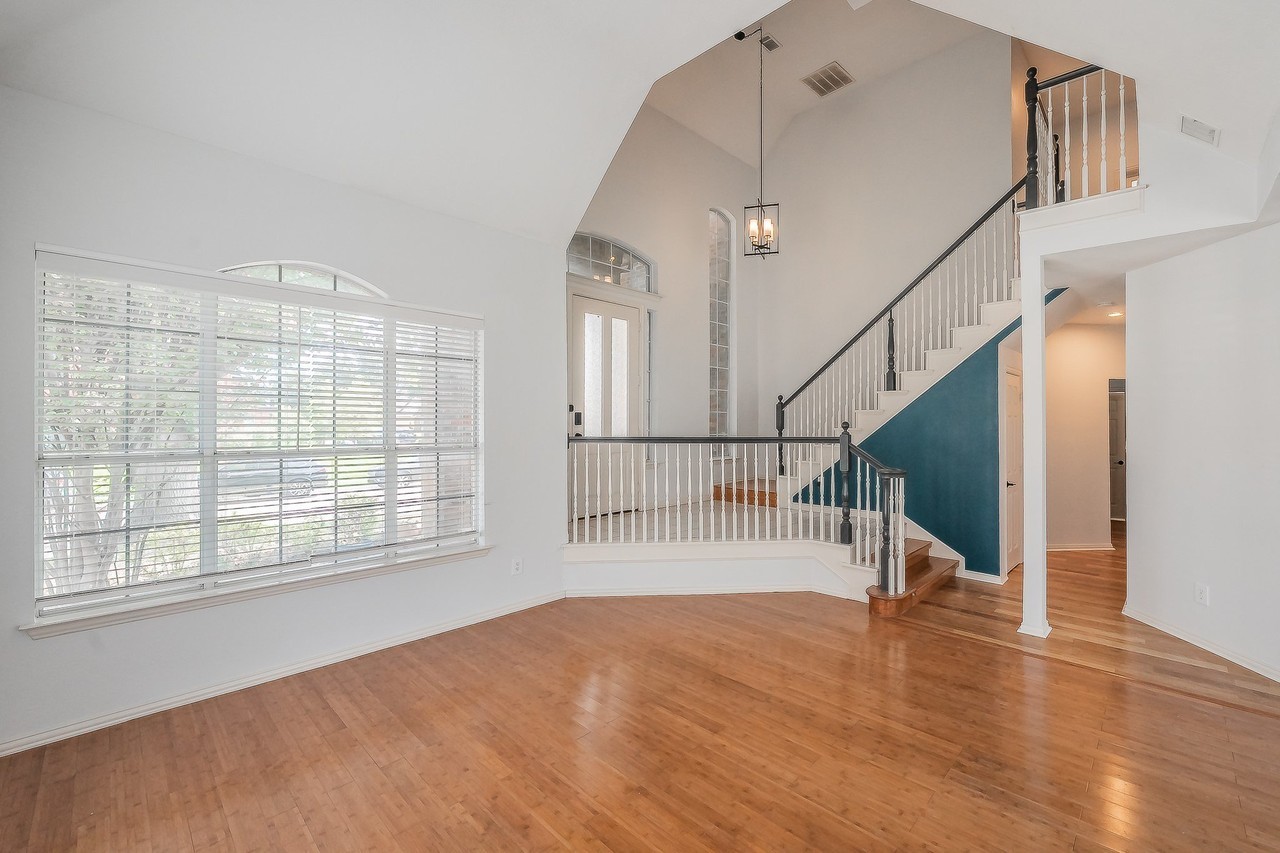 10503 Waters Dr - Photo 7 of 38