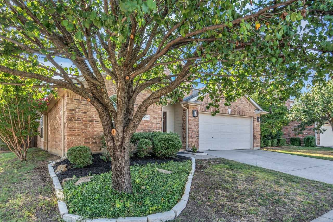 308 Cadbury Dr - Photo 3 of 26