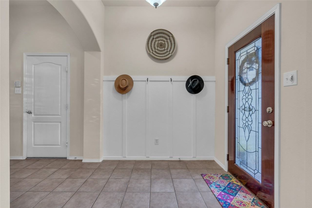 308 Cadbury Dr - Photo 5 of 26