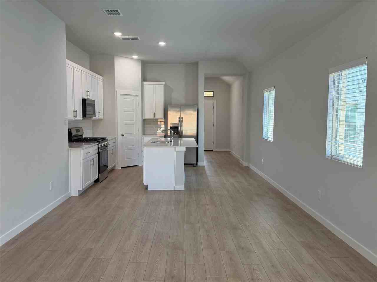 528 Green Gables Dr - Photo 3 of 16