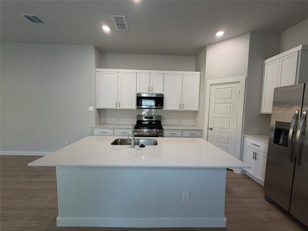 528 Green Gables Dr - Photo 4 of 16