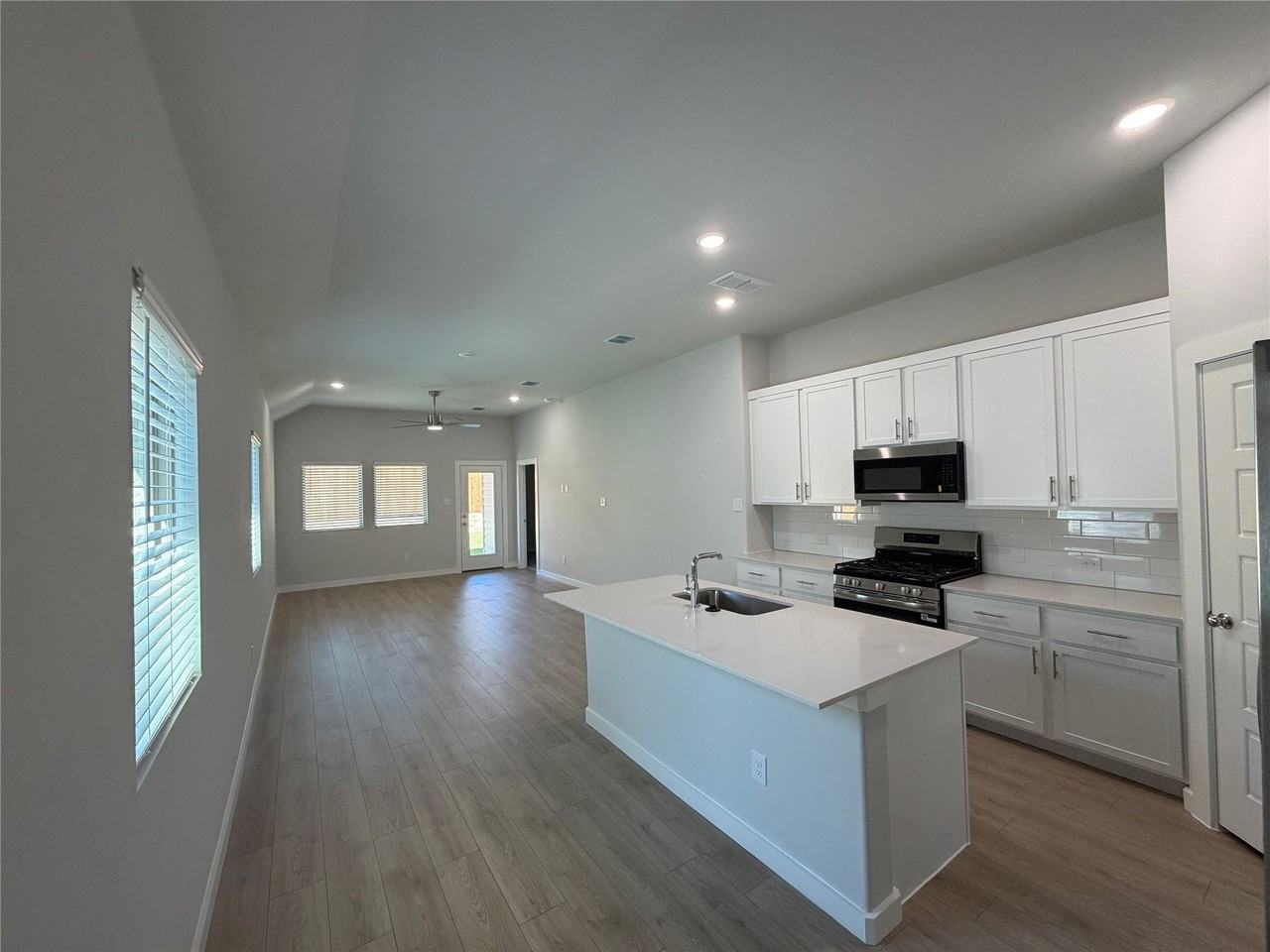 528 Green Gables Dr - Photo 5 of 16