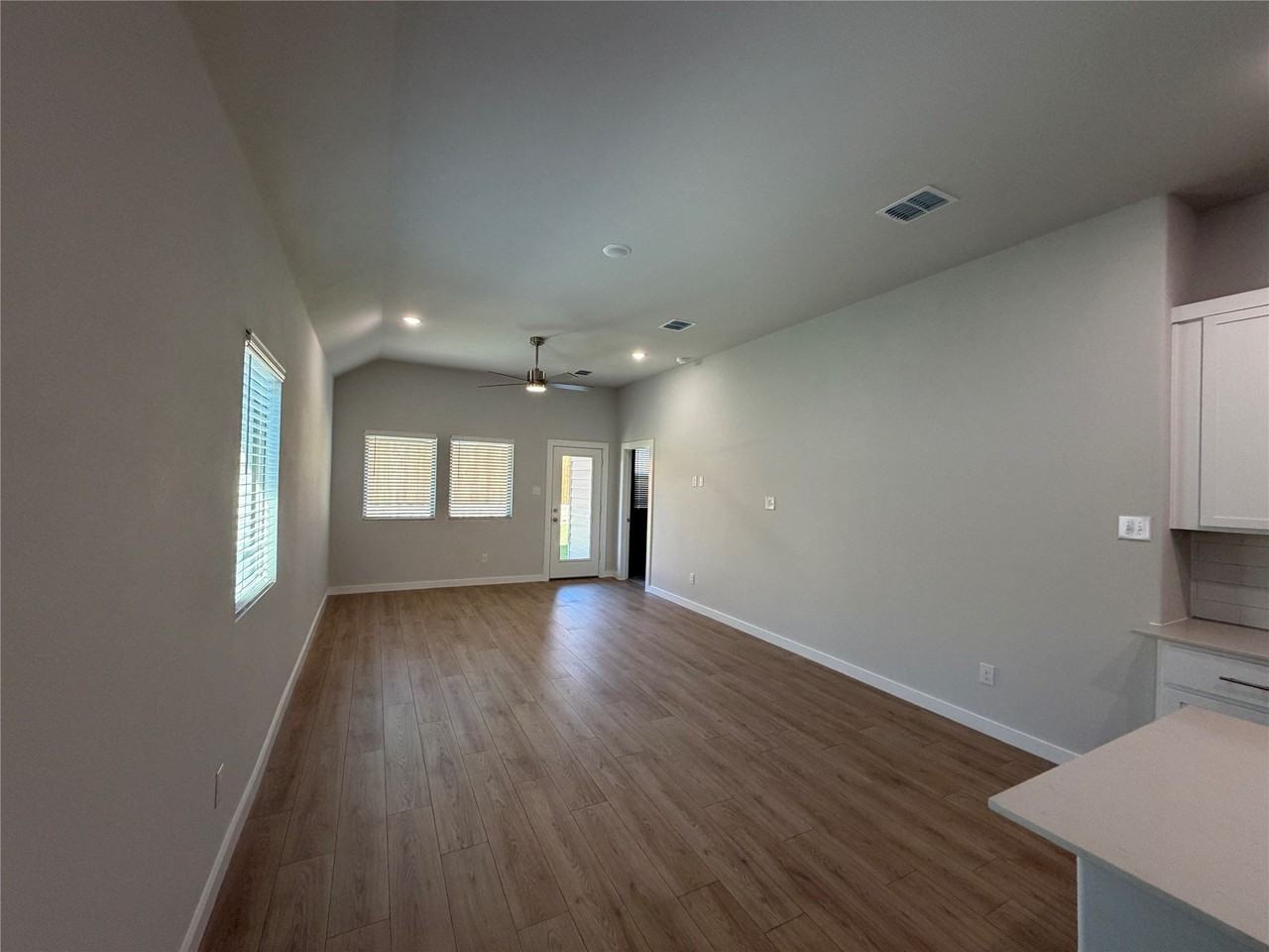 528 Green Gables Dr - Photo 6 of 16