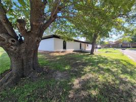 featured image of 2029 Roberts Dr