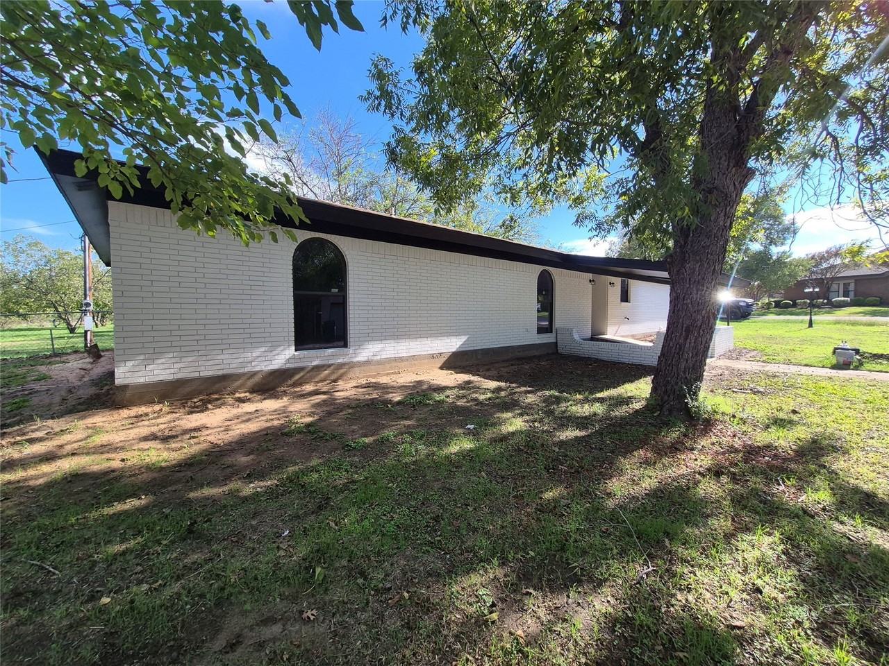 2029 Roberts Dr - Photo 3 of 36