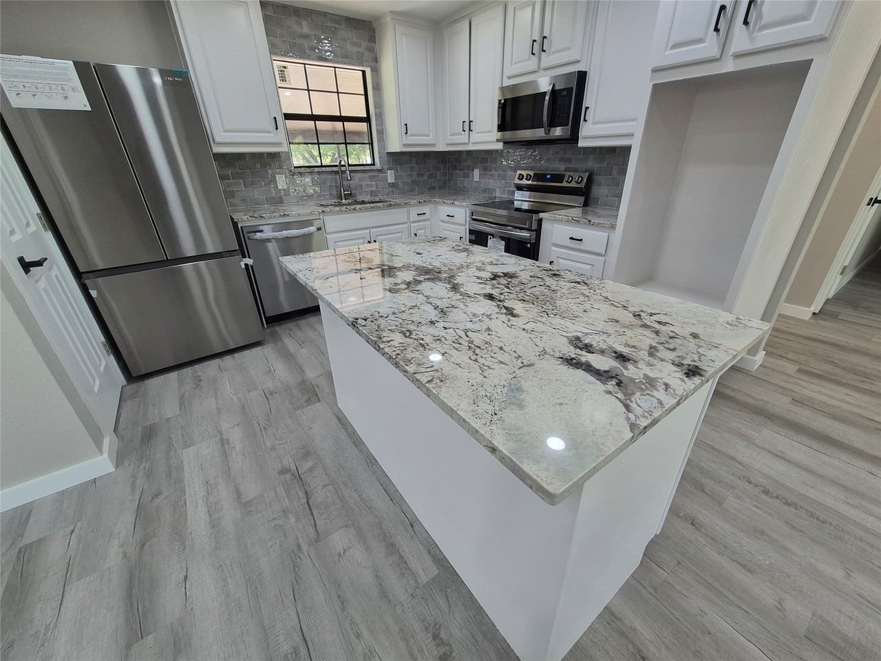 2029 Roberts Dr - Photo 5 of 36